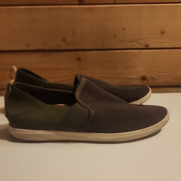 OluKai Shoes - Womens OluKai Slip On Shoes Size 8.5 Us Oilve